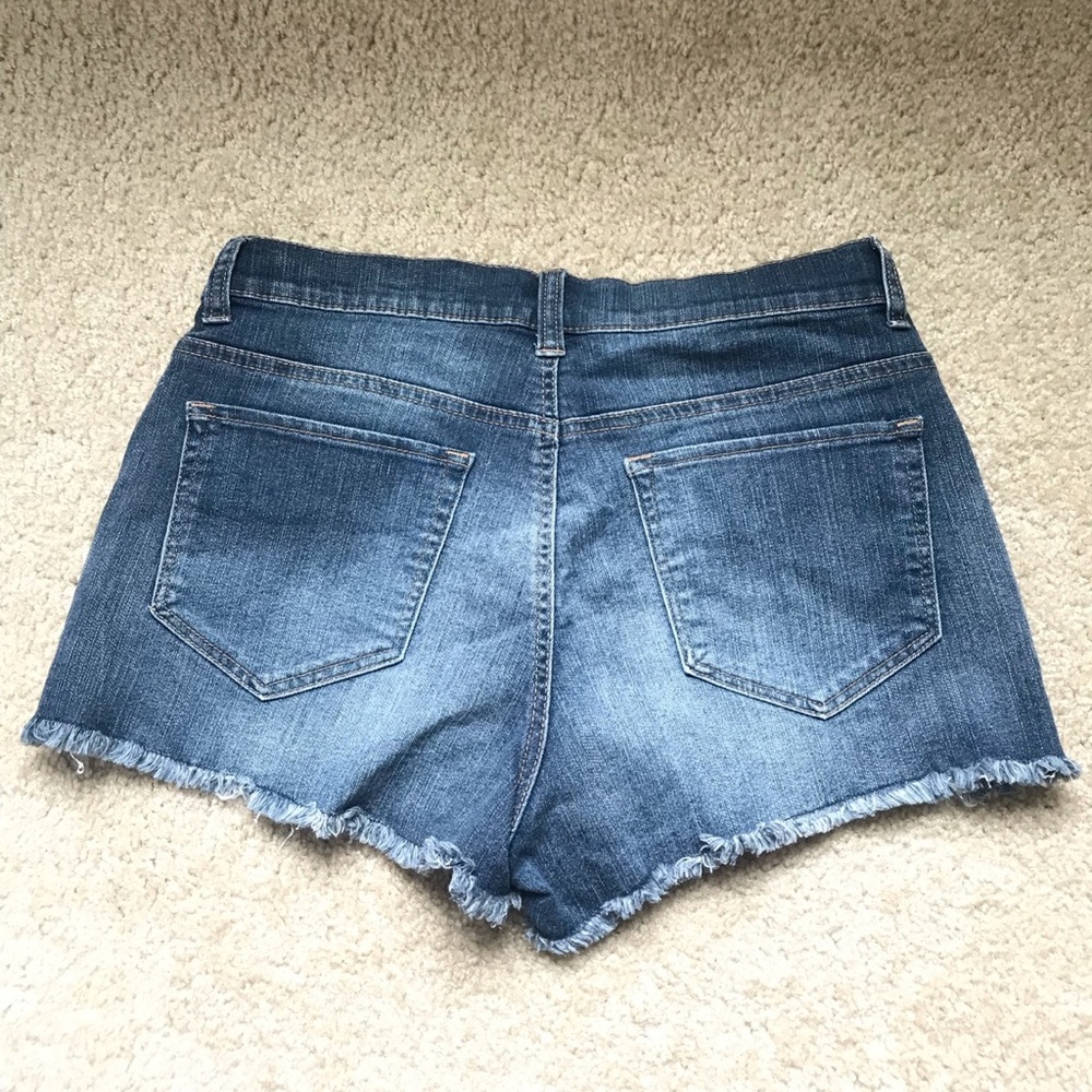 Shorts - Picture 2 of 3